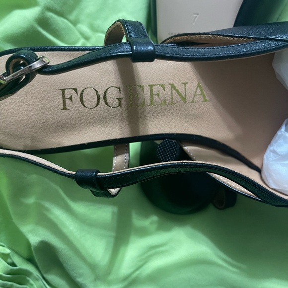 Chic Black Pointed-Toe Heels - Picture 2 of 14